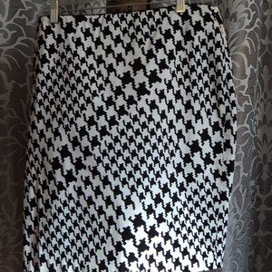 Black and White Puzzle Piece Pattern Skirt